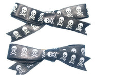 Cargar imagen en el visor de la galería, Skull and Crossbones Hair Clips (Various Colours)
